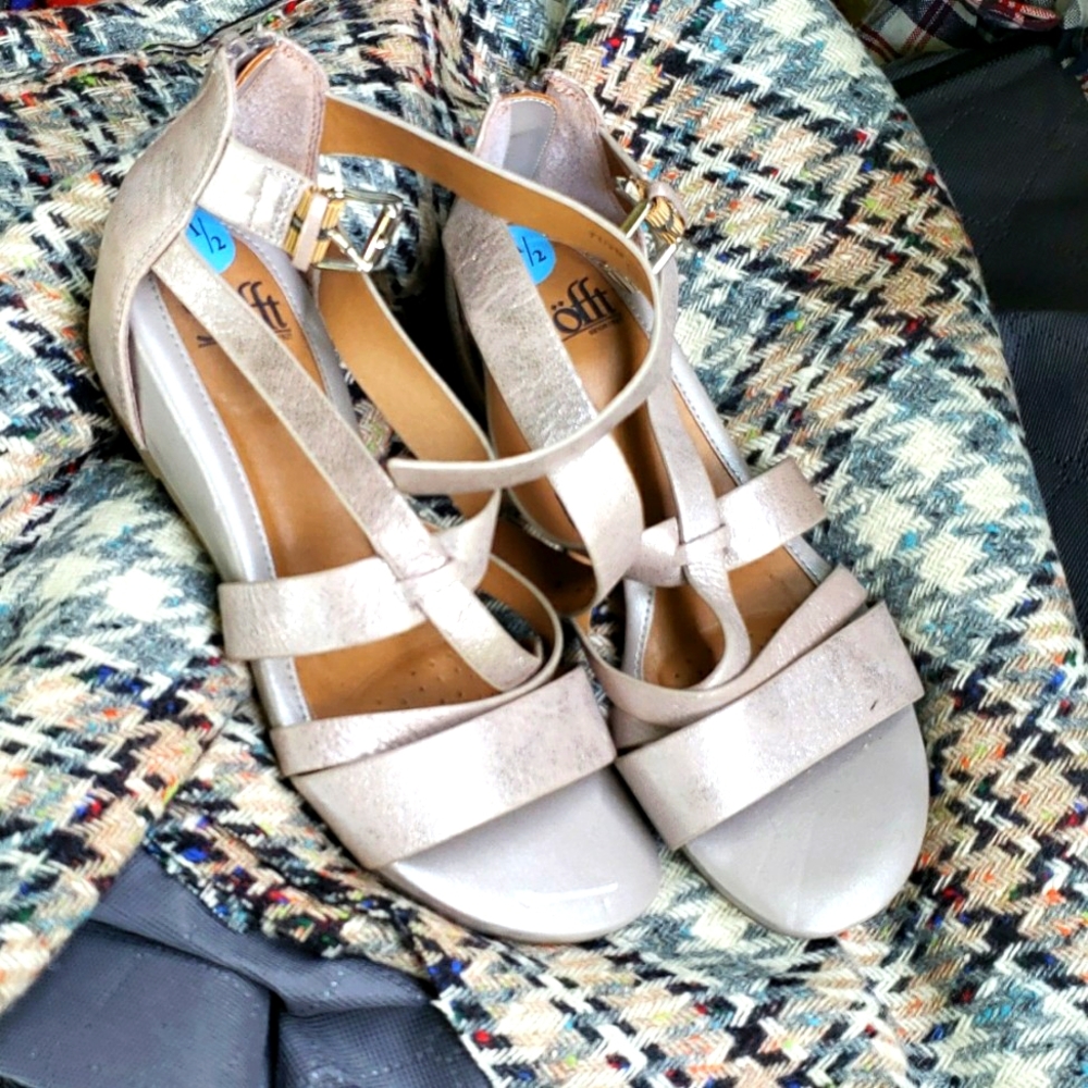 Sofft metallic Leather wrap wedge sandals 7.5
